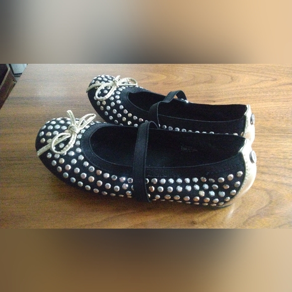 Stuart Weitzman Fannie Tara Strap Ballet Flats w/gold bows&metallic studs sz12 - Picture 3 of 8